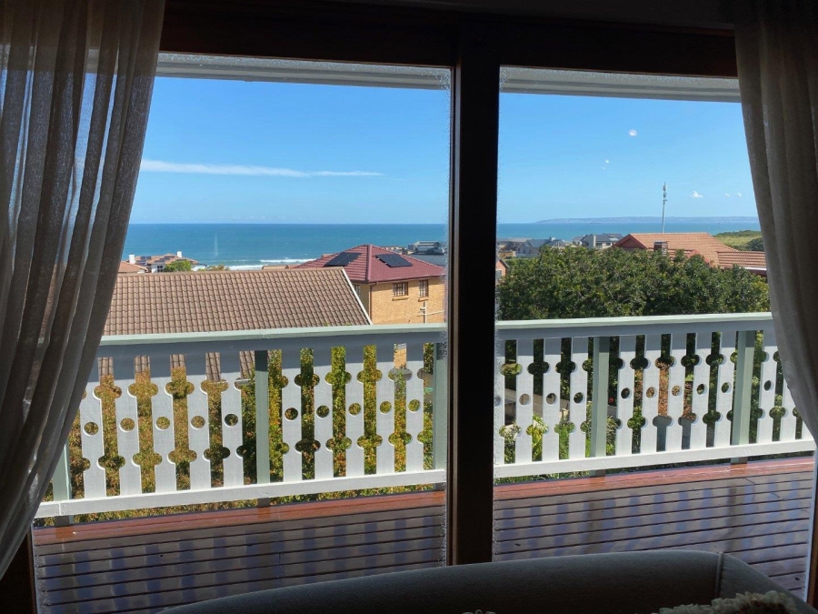 4 Bedroom Property for Sale in Outeniqua Strand Western Cape